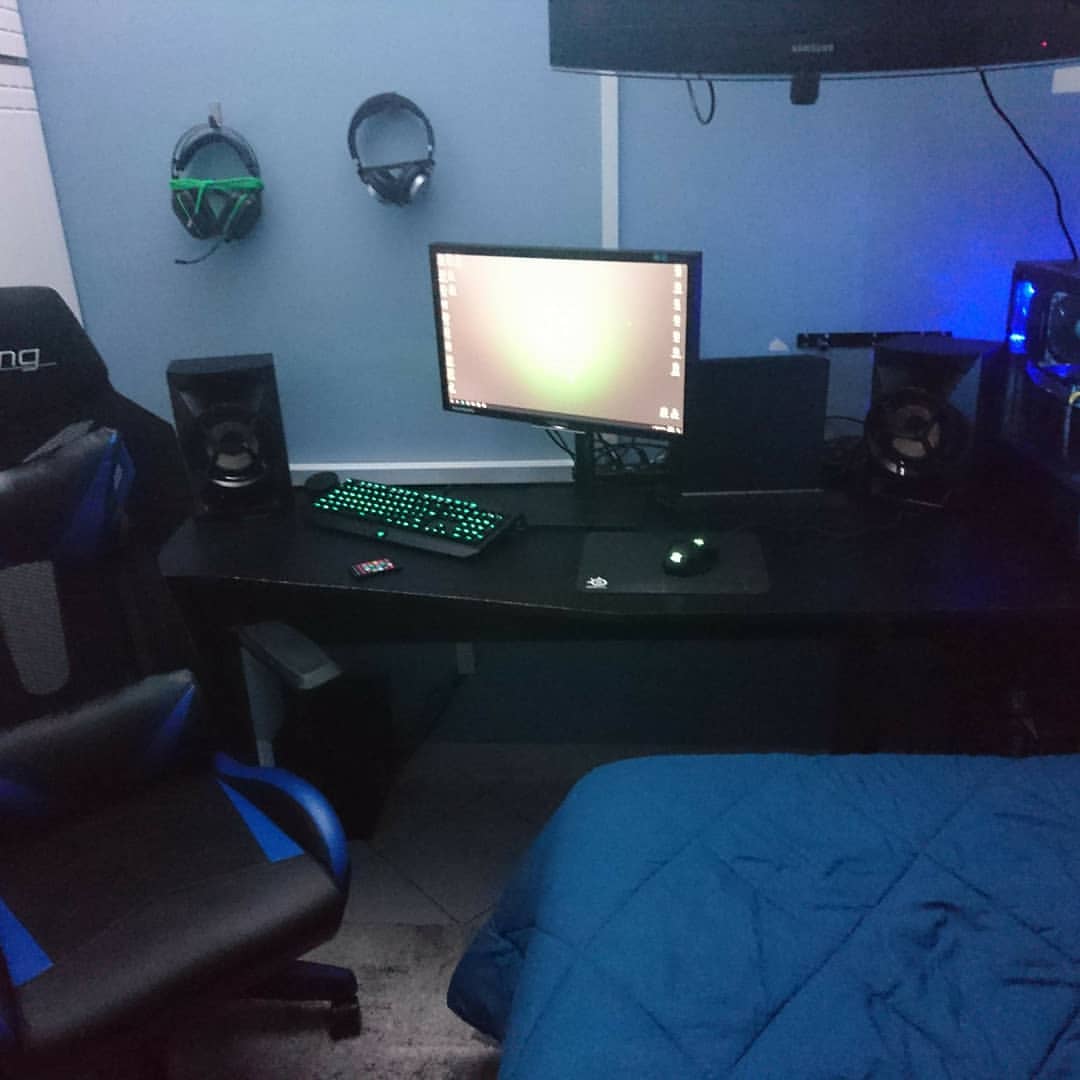 Assembly - Gaming Desk setup