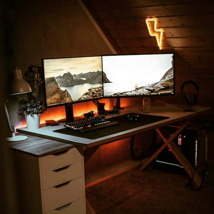  hur man ställer in en perfekt Gaming Desk-standingdesktopper