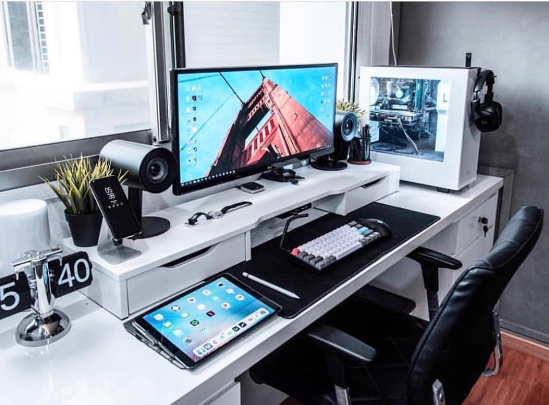 How To Setup A Perfect Gaming Desk | Standingdesktopper.com