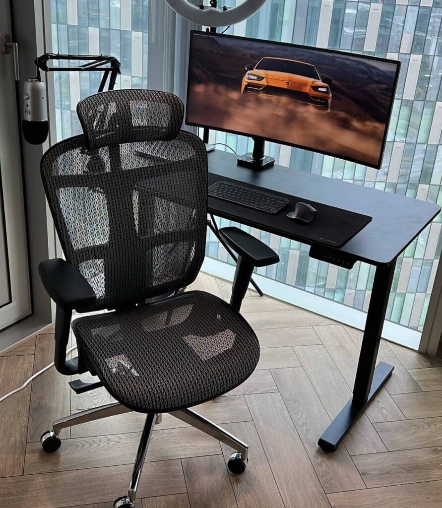 Herman Miller Jarvis Bamboo vs Autonomous Smartdesk Pro standing desk