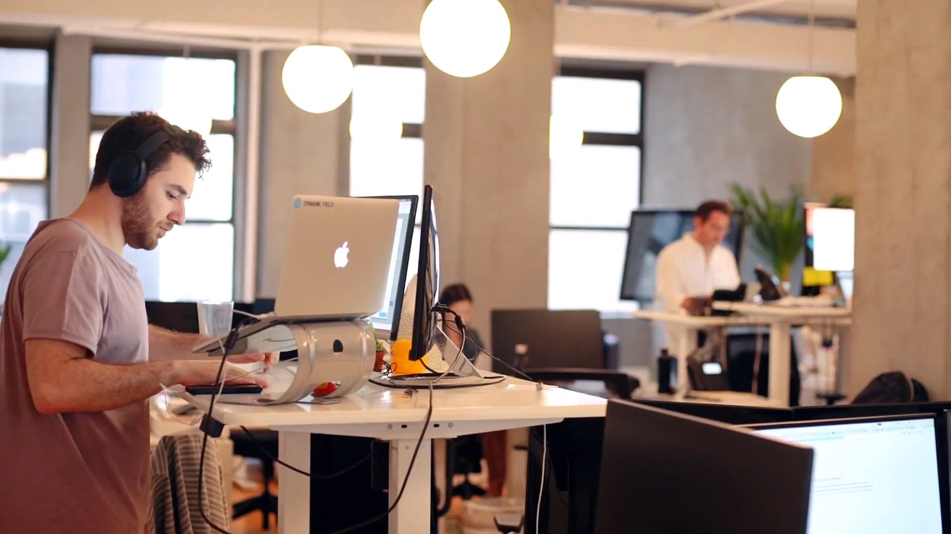 Standing desk