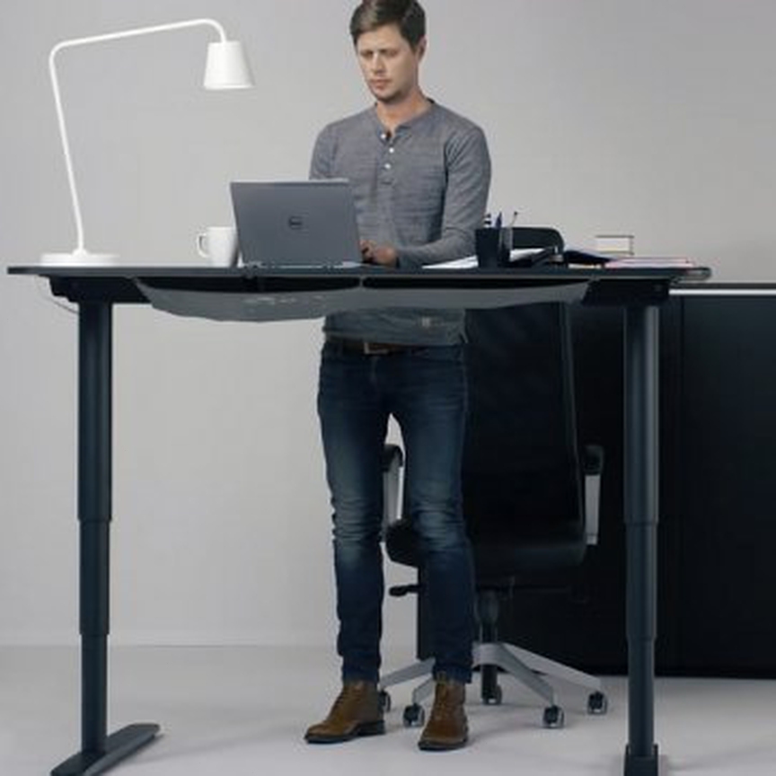 How Standing Desks Can be of Huge Advantage to Students