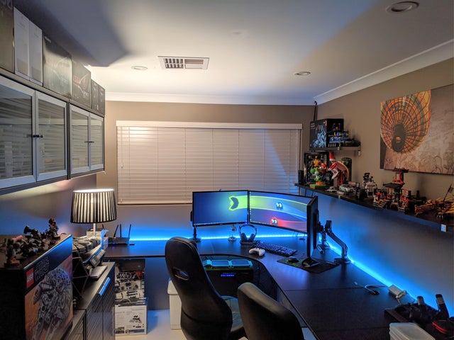 Gaming desk setup 2024