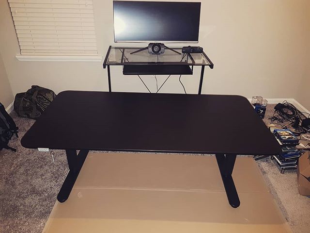 Black version Bekant Ikea standing desk review