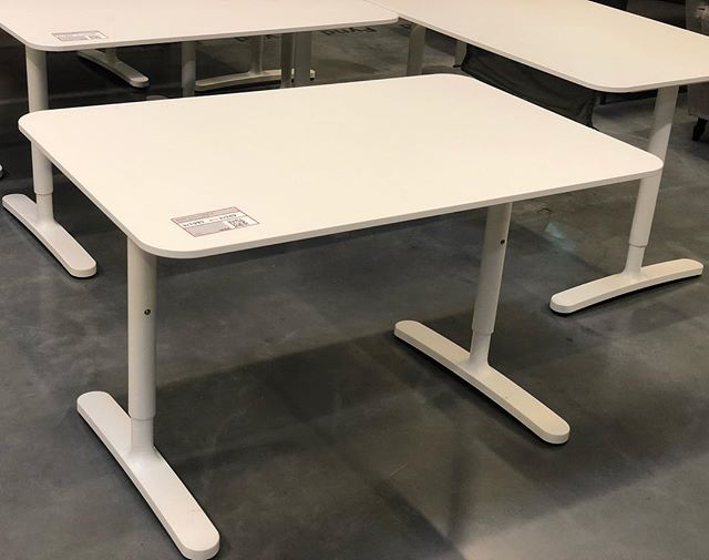 White top table IKEA bekant standing desk