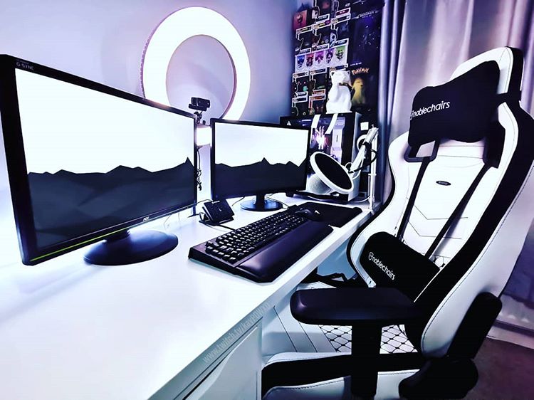Noblechairs Epic Real Leather Gaming Chair