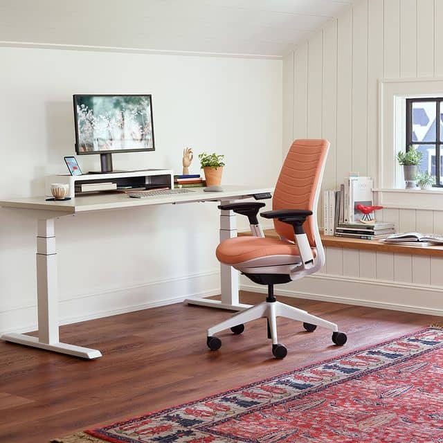 Solo Sit-to-Stand Desk