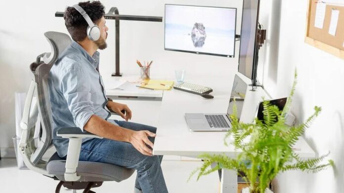 L-Shaped Standing Desk or Two Desks Perpendicular?