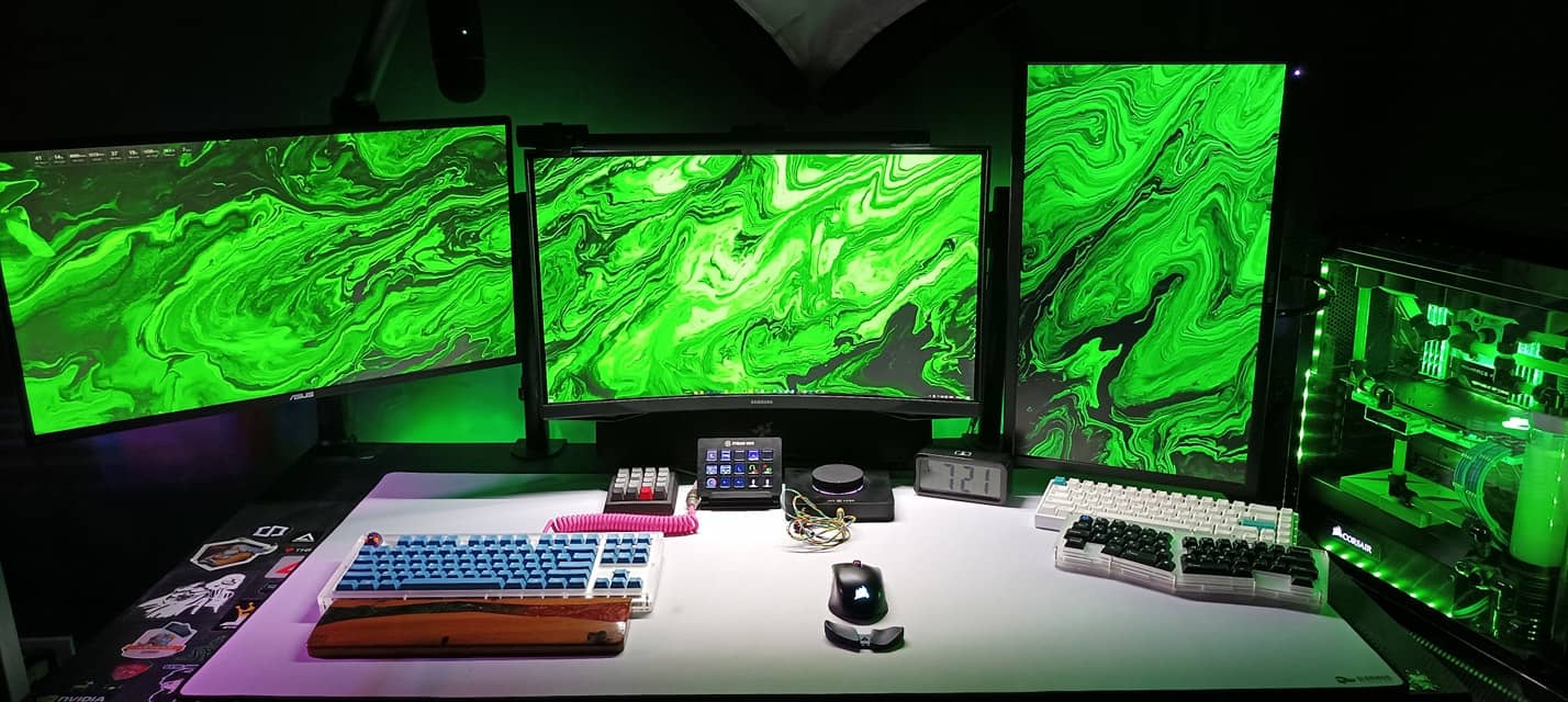 gaming desk setup image 2