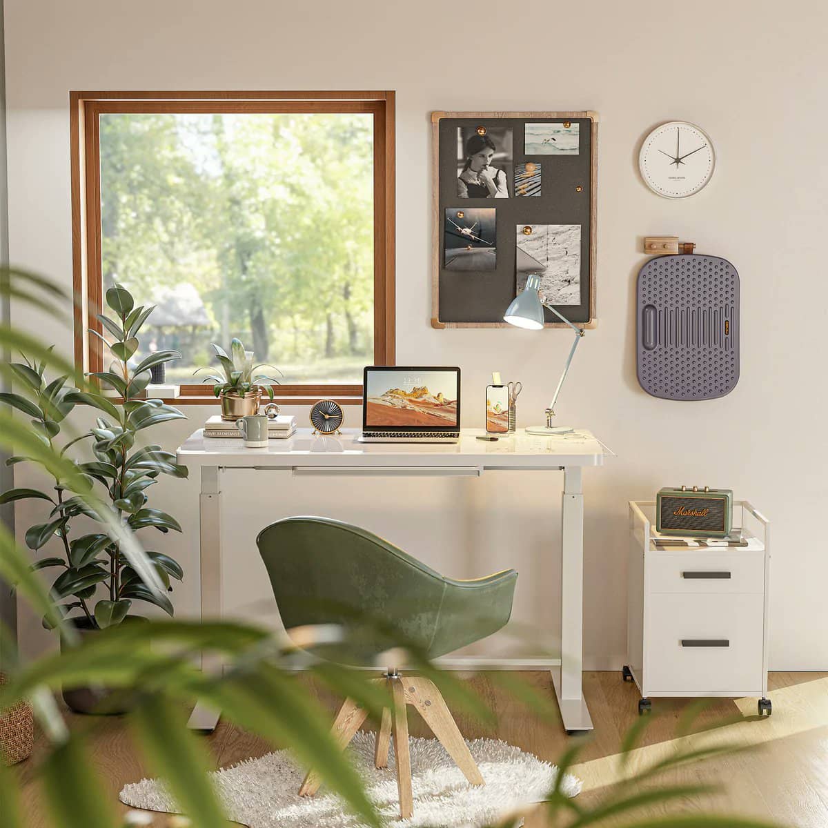 UPLIFT Desk - Dr. Rachel Ellerd (@exotic.pet.vet) makes full use of her Under  Desk Hammock in her new WFH office. Thanks for sharing this photo with us,  Dr. Ellerd!