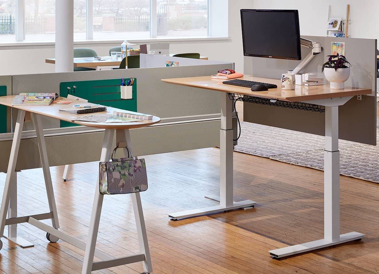 Upside height store adjustable table