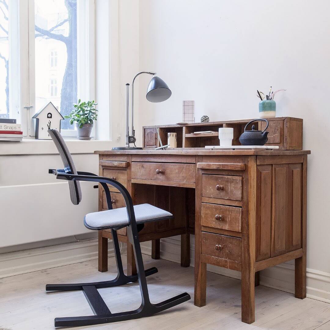 kneeling chair with a backrest