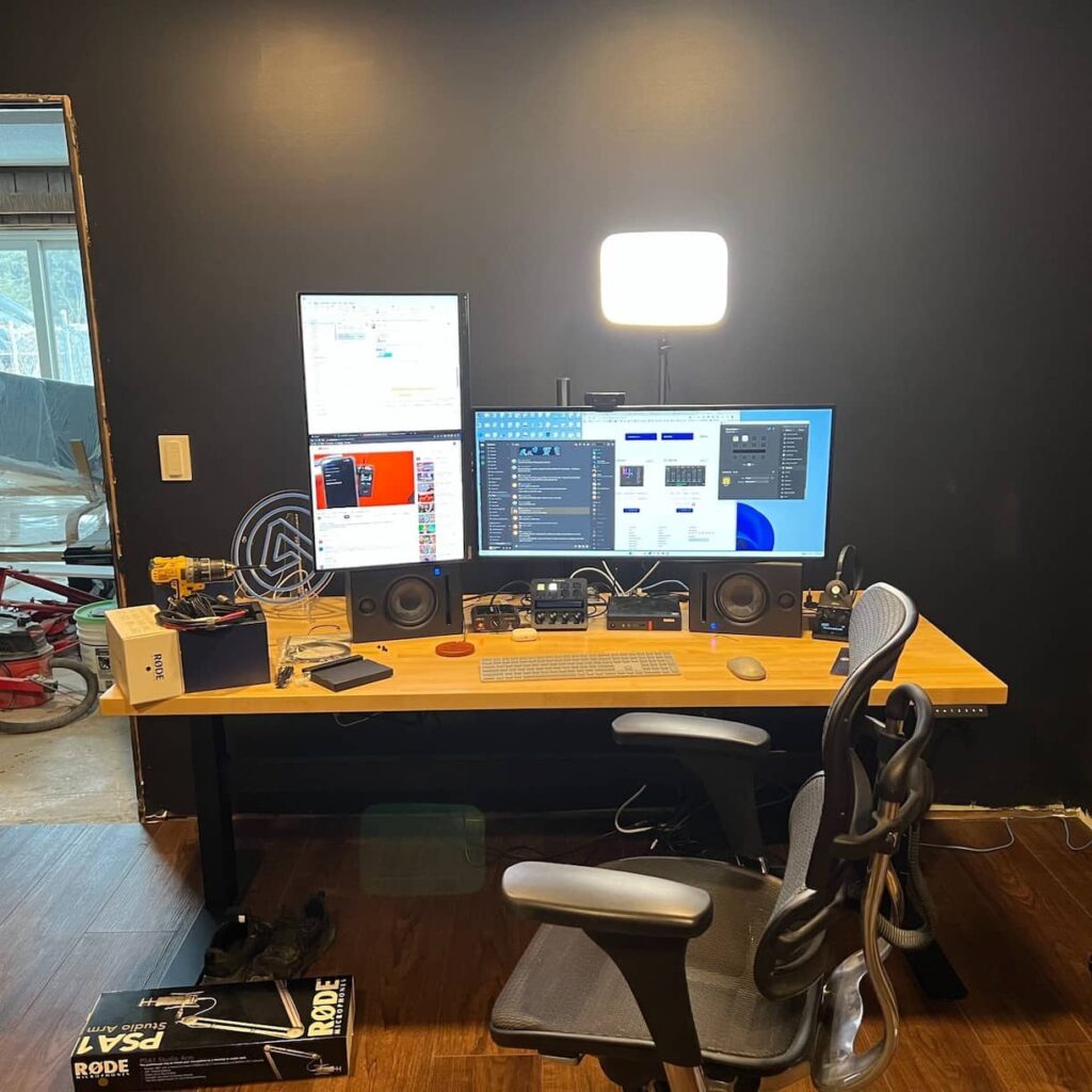 ApexDesk vs Uplift Which Mid Range Standing Desk Offers a Better Solutions?