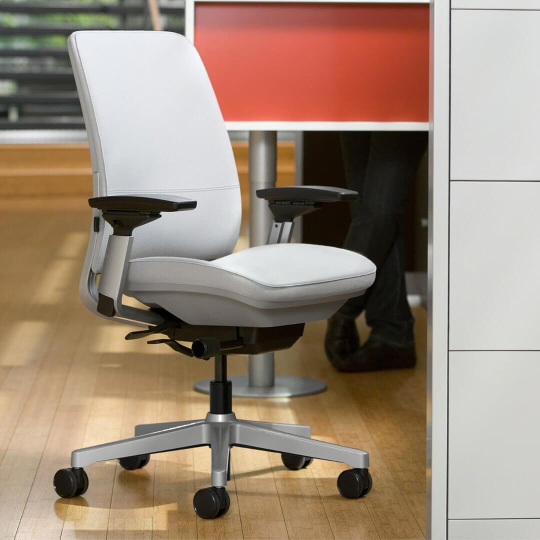 Most comfortable office online chair for short person