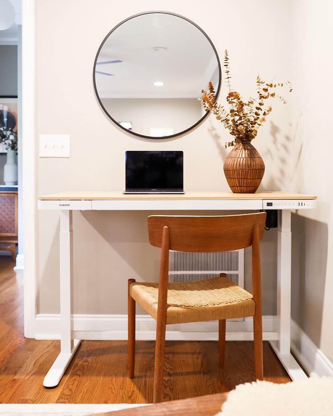 Here is another version of flexispot standing desks