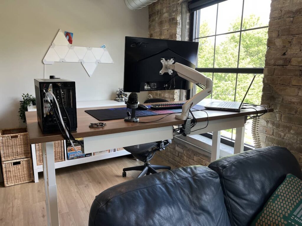 iMovR vs Deskhaus What Makes a Better DIY?