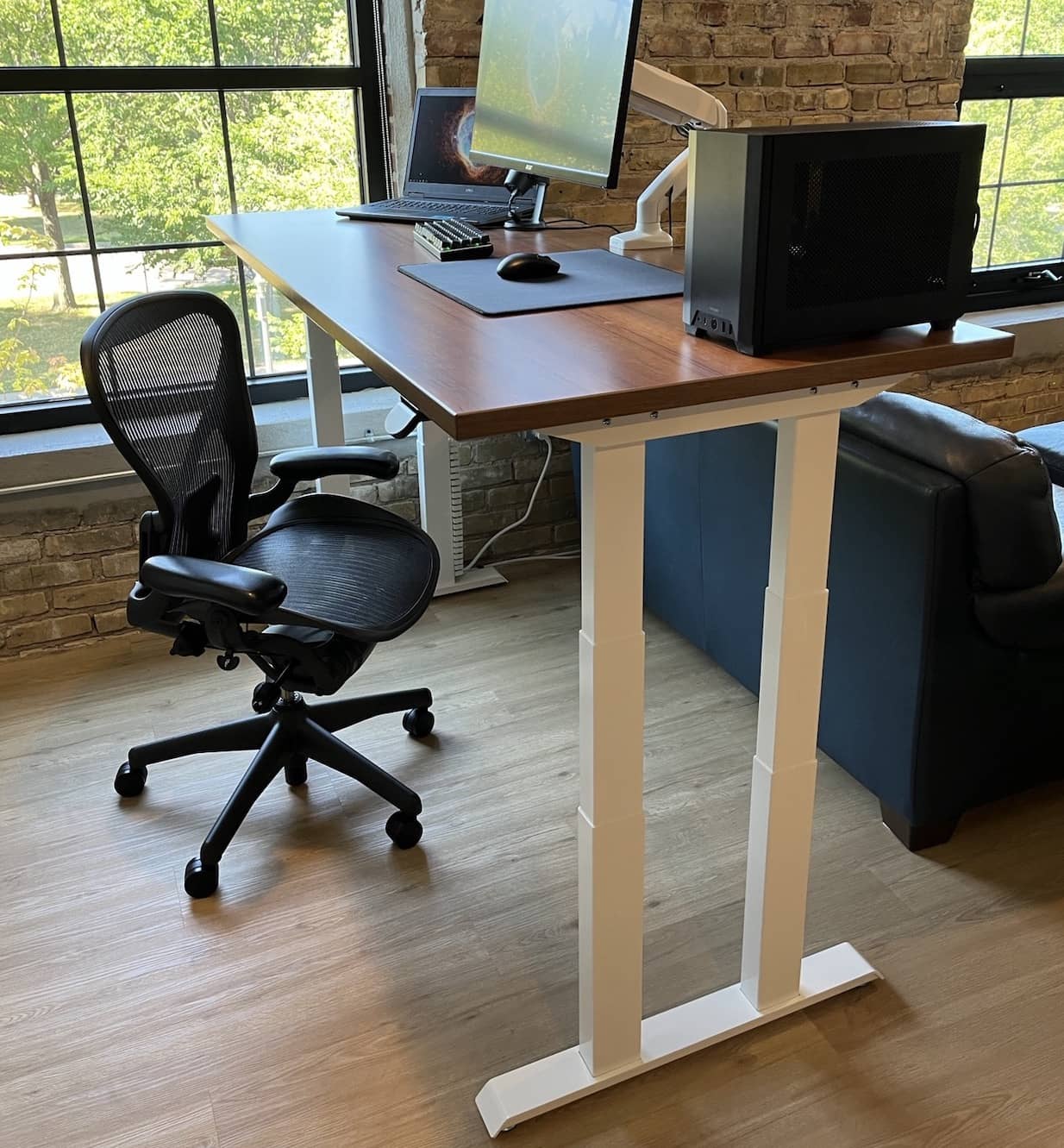 Low standing clearance desk