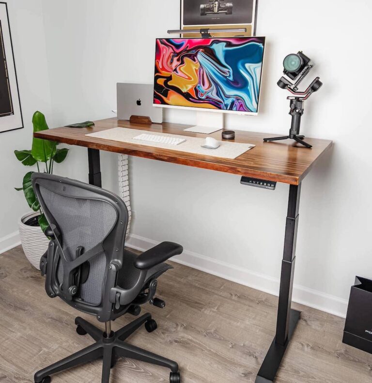 Humanscale Freedom vs. Herman Miller Aeron â­ï¸ Showdown