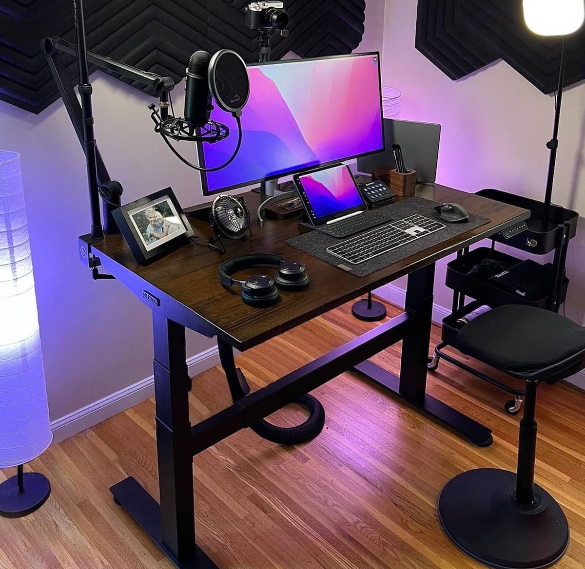 Uplift V2 sit-stand desk for tall folks 3-stage t leg